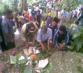 Ratusan Warga Tretes Gelar Sedekah Bersih Desa