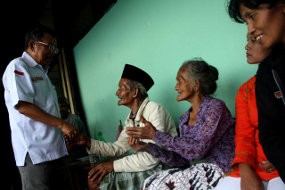 Makna Tanda Tangan JK Bagi Pengungsi Merapi