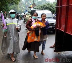 Suara Gemuruh Kembali Muncul, Warga yang Pulang Dievakuasi