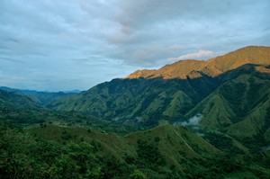 Ada Apa dengan Gunung Nona?