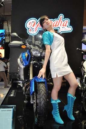 Pura-pura Bertanya Agar Bisa Mengobrol dengan SPG