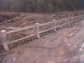 Jembatan Kali Kuning Dipenuhi Lahar Dingin