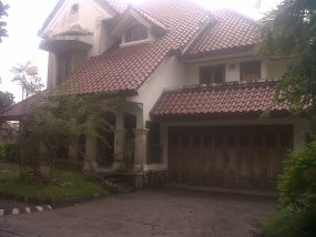 Vila Boediono di Lereng Merapi Kena Abu Merapi 