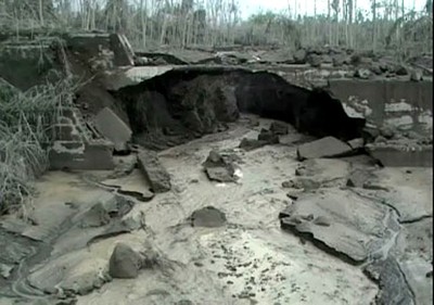 Dam Sungai Jebol Dihantam Lahar Dingin