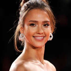 Foto Topless Jessica Alba Beredar di Internet
