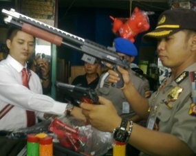 New Produk Pistol Mainan Kokang Airsoftgun Spring Desert Eagle Plastik Murah Olahraga Lainnya Olahraga Bukalapak Com Inkuiri Com