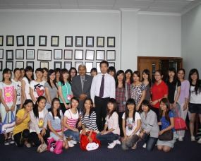 Merapi Meletus, 35 Mahasiswi UAD Asal China Mengungsi ke Bekasi