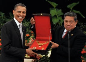 RI Berikan Bintang Jasa Utama pada Ibunda Obama 