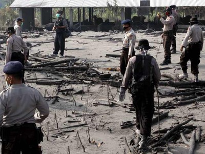 Tim SAR Sisir Kali Gendol