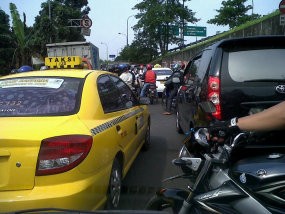 JORR Ditutup dari Cipayung, Lalu Lintas Macet Parah