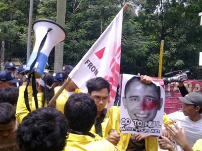 Demo Obama di Stasiun UI