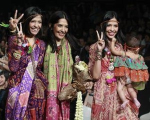 Pagelaran Busana 30 Tahun Ghea Panggabean Untuk Indonesia