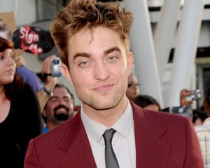 Burberry Sangkal Robert Pattinson Menjadi Modelnya