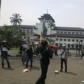 FPR Bandung Kecam Kedatangan Obama