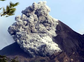 Asap Vulkanik Merapi Masih Mengarah ke Barat