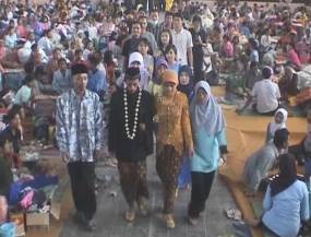 Angga dan Resika Menikah di Barak Pengungsian