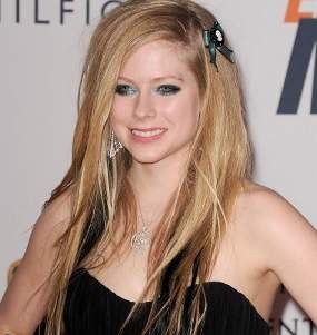 Rilis Album Ditunda, Avril Lavigne Sindir Perusahaan Rekaman