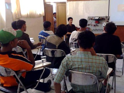 Pengungsi Merapi Dilatih Service Motor
