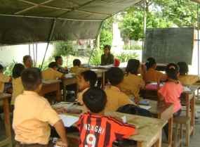 Anak-Anak Pengungsi Merapi di Prambanan Kekurangan Peralatan Belajar 