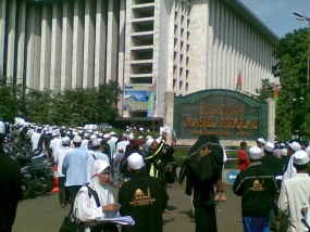 Ribuan Umat Islam Padati Istiqlal Berdoa untuk Indonesia 