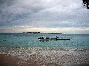 Hunian Sementara di Mentawai Dibangun, Turis Asing Mulai Berdatangan