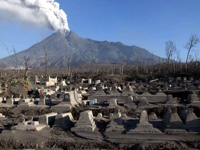 Makam Mbah Maridjan Tertimbun Material Merapi