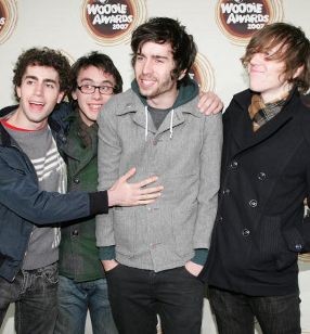 Tokyo Police Club Tetap Total Meski Sepi Penonton