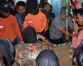 Kedatangan Jenazah Relawan Merapi Disambut Isak Tangis Keluarga