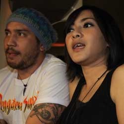 Richa Novischa Tato Nama Anak di Tangan