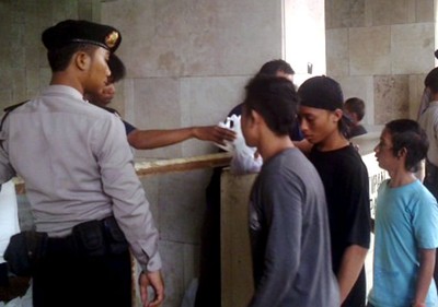 Mengantre Daging Kurban di Istiqlal