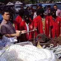 6 Bajing Loncat Kapal Asing Digulung