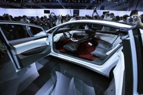 Nissan Ellure, Mobil untuk Wanita Pemberontak