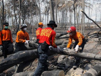 Buka Jalan untuk Cari Korban Merapi