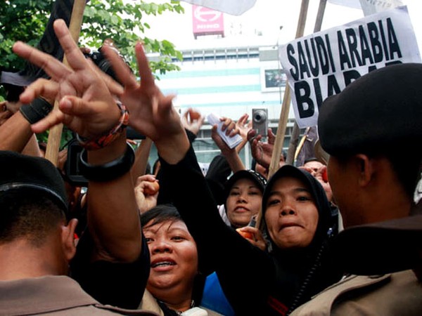 Aktivis Buruh Protes Penyiksaan TKI
