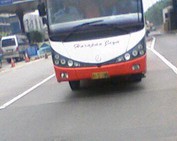 Bis Harapan Jaya Ugal-ugalan di Jalan Tol Cikarang Barat