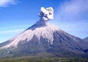 Semeru Normal, 24 Jam Terakhir Terjadi 65 Kali Letusan