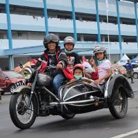 Bikers Hibur Anak-anak Pengungsi Merapi