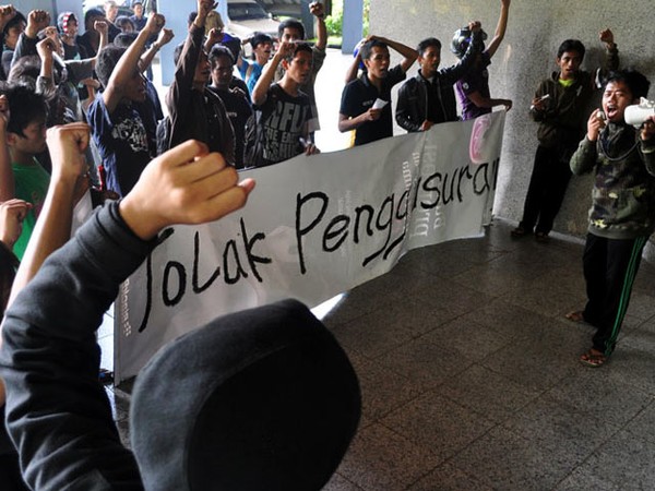 Mahasiswa Unhas Tolak Penggusuran PKL