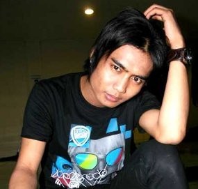 Jaga Hubungan Rumah Tangga, Charly ST12 Ajak Istri Duet