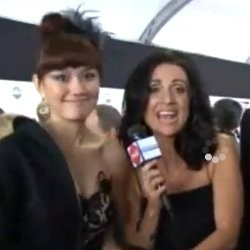 Agnes Monica Berbahasa Indonesia di American Music Awards