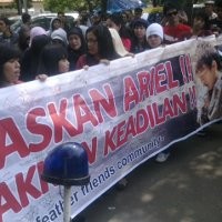 Massa Pro dan Kontra Ariel Mulai Datangi PN Bandung