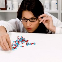 Sulitnya Mendeteksi Obat Palsu