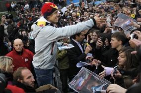 Pulang Kampung, Vettel Disambut Puluhan Ribu Fans