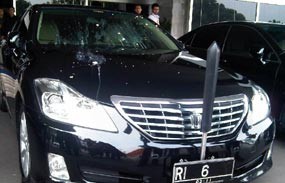 Ketua DPR: Pelempar Mobil dengan Telur Cari Popularitas