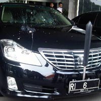 5 Pelempar Telur Busuk Diamankan ke Pos Polisi DPR