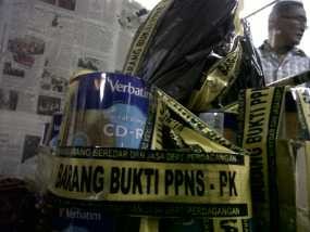 Lokasi Penjualan dan Gudang Cakram Optik Ilegal Glodok Digerebek