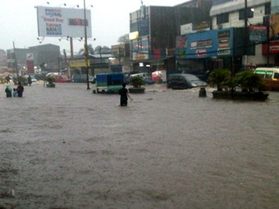 Jalan Margonda Depok Banjir Selutut