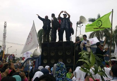 Buruh Demo di Kawasan Berikat Nusantara