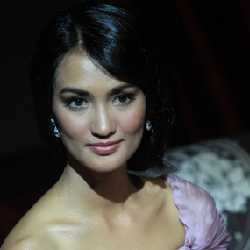 Atiqah Hasiholan Belum Berniat Menikah
