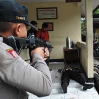 Pos Penjagaan Polda Jatim Diserang Separatis Bersenjata